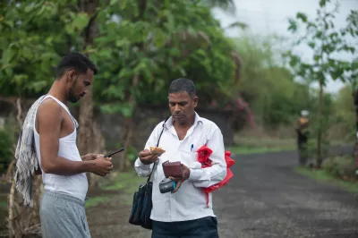 Transaction between a cash-in / cash-out rural agent and a local worker 